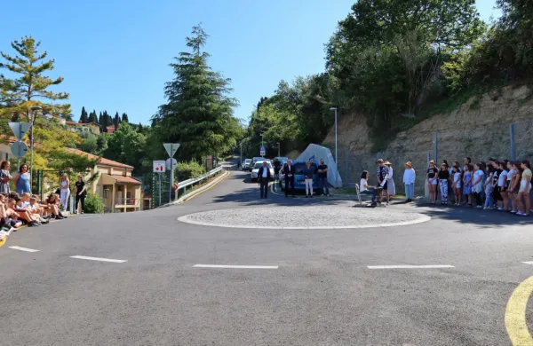 Novo kroži&scaron;če in obračali&scaron;če pri osnovni &scaron;oli