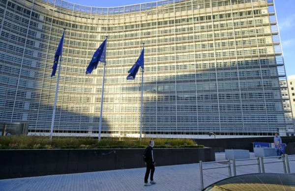 Evropska komisija je  Sloveniji poslala več drugih opominov, ker v 
nacionalno zakonodajo ni ustrezno prenesla evropskih zakonodajnih rešitev.