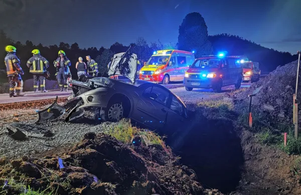 Na kraju nesreče    so    voznicama  poleg   postojnski  reševalcev  
pomagali  tudi  postojnski  in pivški  gasilci.  
