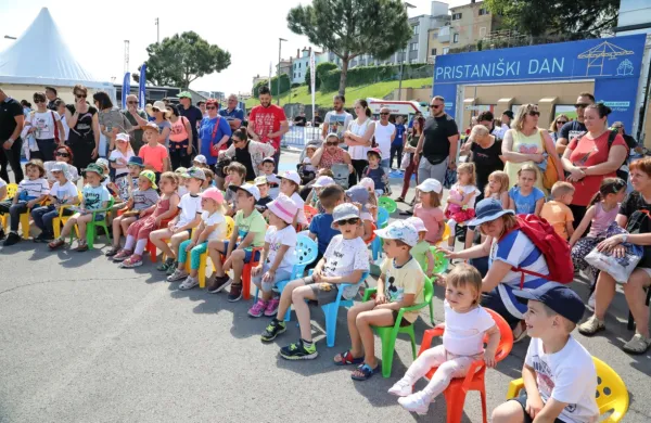 &ldquo;Koliko pa tehta ena tovorna ladja?&rdquo;