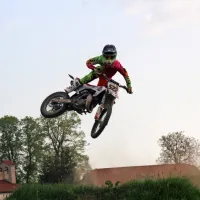 Miha tudi na domači progi z motorjem večkrat poleti