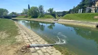 Na stičišču Tomšičeve ulice in Ceste na Markovec so namestili prvo 
od dveh naprav, ki bosta pol leta dnevno dovajali kisik v 
Badaševico.