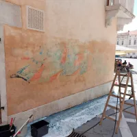 Odstranjujejo grafit na Benečanki