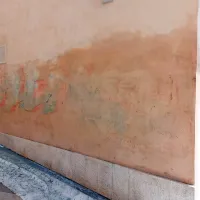 Odstranjujejo grafit na Benečanki