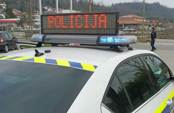 Policisti  so  minuli konec  tedna     v  Istri    in  na Postojnskem  večkrat  
posredovali  zaradi  razgrajačev, ki  so  kršili javni red in mir.  