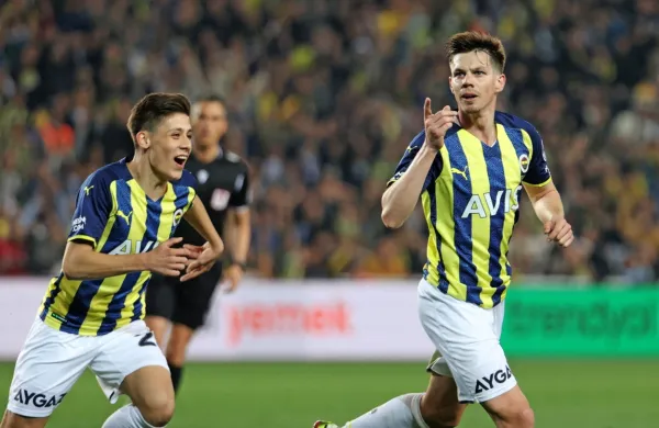 Miha Zajc (desno) se je v letošnji sezoni turškega prvenstva v dresu 
Fenerbahčeja veselil devetih zadetkov.  