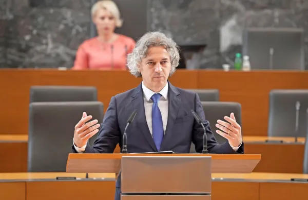 Robert Golob je novi predsednik vlade.
