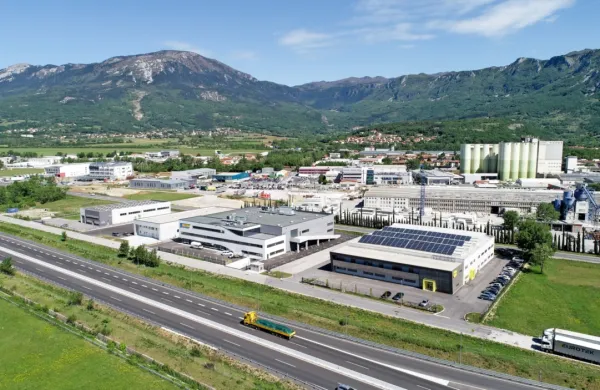 Največ neto čistega dobička in dodane vrednosti na zaposlenega v 
regiji  so v letu 2021 izkazala ajdovska podjetja, ki so tudi največ 
zaposlovala.