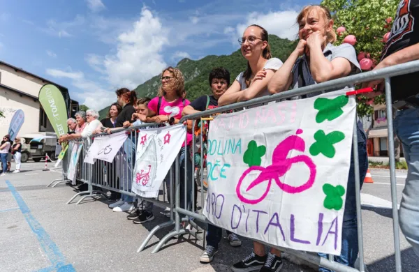 V Posočju je že vse pripravljeno na današnji obisk  karavane 
kolesarske dirke po Italiji.  
