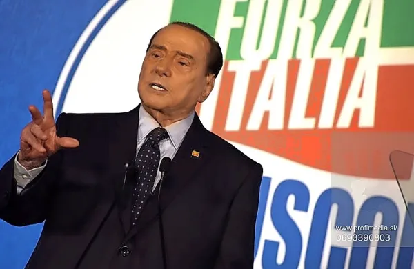 Od Berlusconija zahtevajo kazen v višini  10,5 milijona evrov, ker je 
Italijo na mednarodnem parketu spravil na slab glas.