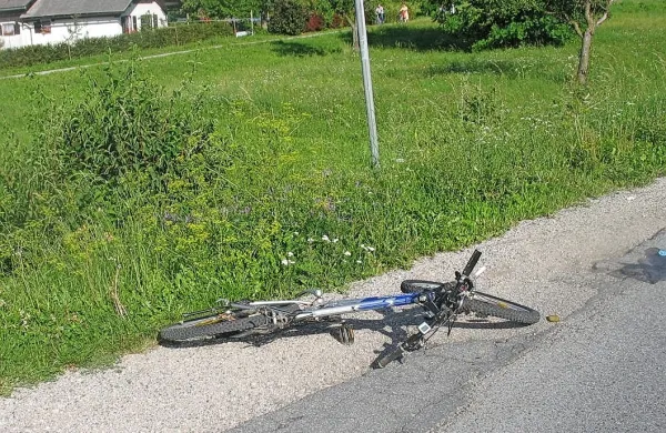 Letos sta na slovenskih cestah  umrla dva  kolesarja (fotografija  je  
simbolična). 
