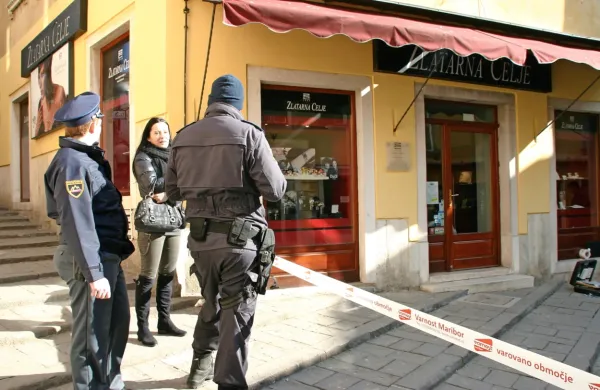 Glavna stara koprska ulica je bila večkrat prizorišče tatvin in celo 
oboroženih ropov. 