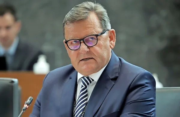 Kandidat za ministra za razvoj in evropsko kohezijsko politiko 
Aleksander Jevšek je s svojo predstavitvijo prepričal odbora za 
gospodarstvo in za zadeve EU.