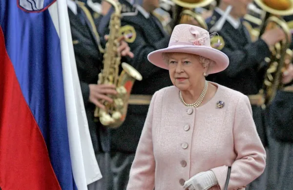 Elizabeta II. je oktobra leta 2008 obiskala Slovenijo.