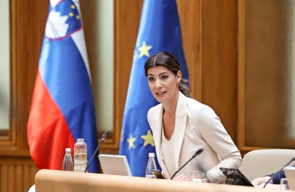 Odbor državnega zbora za pravosodje je  predstavitev kandidatke 
za ministrico za pravosodje Dominiko Švarc Pipan ocenil kot 
ustrezno. 