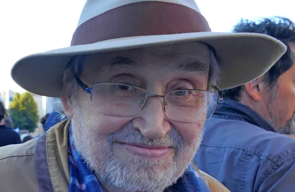 

Poslovil se je “profesor vejica”, kakor so Toma Korošca klicali 
študenti ljubljanske Fakultete za družbene vede.