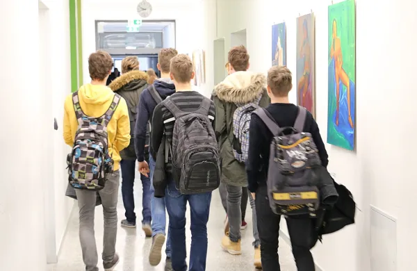 S poceni vozovnicami je  migrantski tok dijakov v prestolnico dobil 
še dodatni zagon.