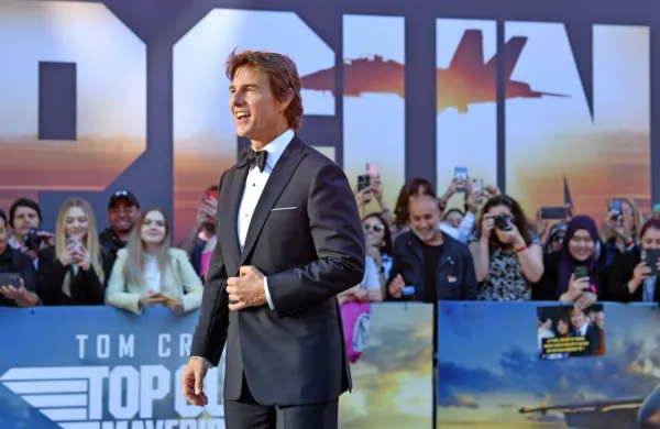 Ameriški igralec Tom Cruise na londonski premieri filma Top Gun 
2 