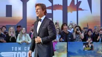 Ameriški igralec Tom Cruise na londonski premieri filma Top Gun 
2 