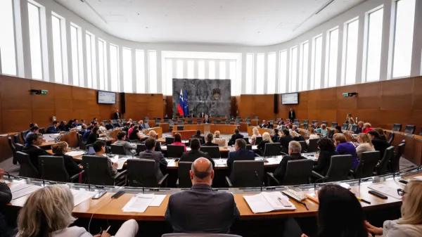 Izredna seja DZ, na kateri so poslanci potrjevali ministrske 
kandidate nove vlade in obravnavali mandatno-volilne zadeve. 
