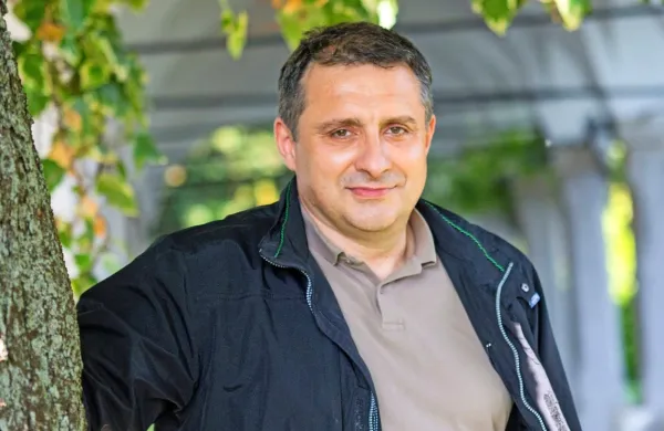 Dr. Erik Brecelj