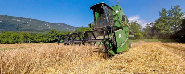 Najprej na njivo, &scaron;ele potem na luno