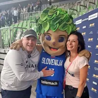 Deželak Junak ponosno na odru Stožic