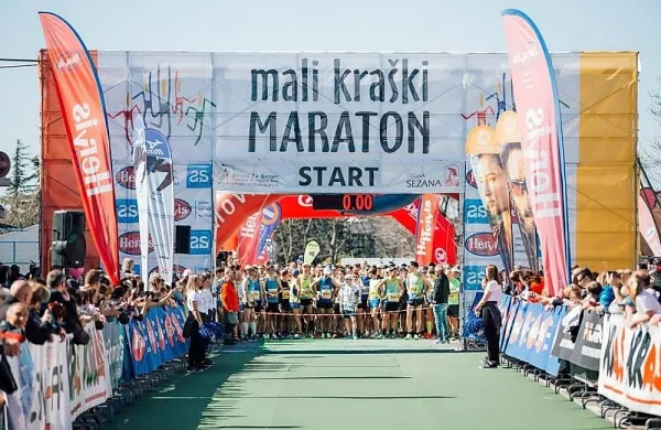 Mali kraški maraton  iz leta v leto podira rekorde in v Sežano 
privablja mednarodno zasedbo tekačev. 