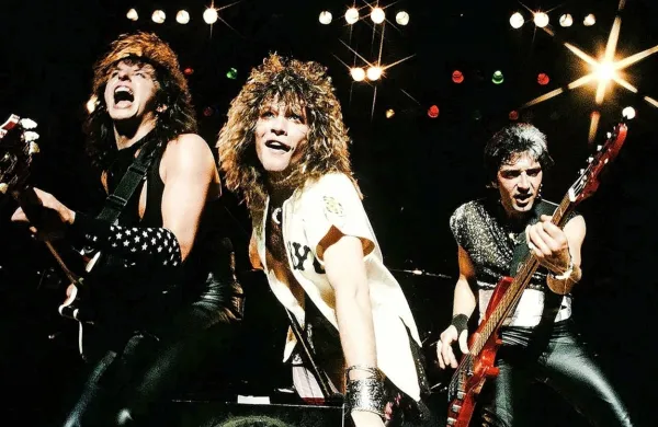 Z leve proti desni: Richie Sambora, Jon Bon Jovi in Alec John Such 
(foto: Koh Hasebe)