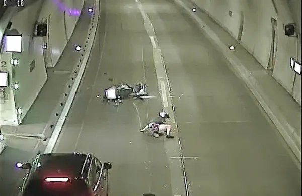 Padec motorista v predoru Markovec so ujele varnostne kamere.