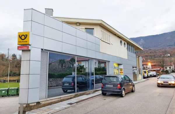 Poslovalnice pošte v Šempasu za zdaj ne bo zamenjala pogodbena 
pošta. 
