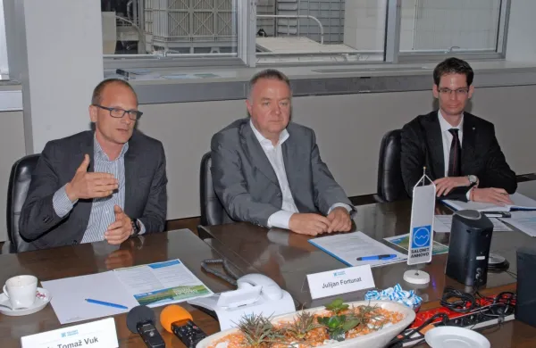 Tomaž Vuk (levo) bo jeseni pri vodenju Salonita zamenjal Julijana 
Fortunata (v sredini), v dvočlanski upravi bo še naprej Dejan 
Zwitter (desno).