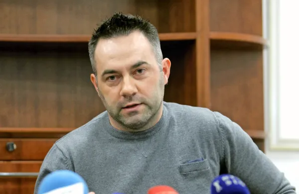 Po sestanku s predstavniki zdravstvene nege so z ministrom za 
zdravje Danijelom Bešičem Loredanom za skupno mizo sedli še 
predstavniki primarne ravni zdravstva. 