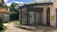 Vzporedno z razpisom je predvidena tudi ureditev letnega vrta.