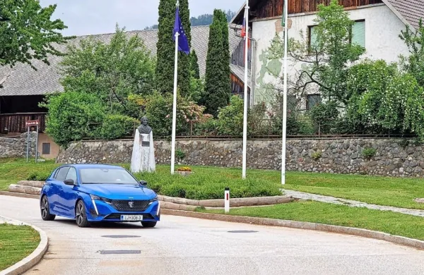 Brez kratkega postanka v Vrbi nikakor ni šlo.

 