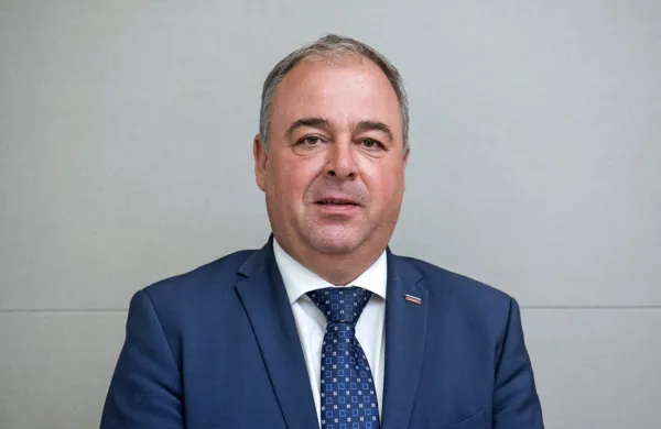 Poslanci so na tajnem glasovanju s 57 glasovi za in sedmimi proti 
Danijela Krivca izvolili za podpredsednika DZ.