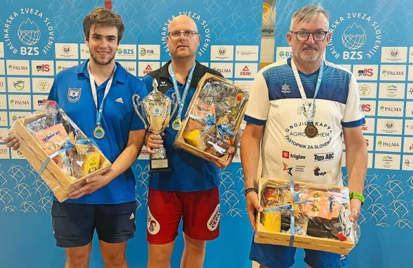 Z leve so finalist Jure Fabjan, prvak Mitja Kragelj in bronasti Gregor 
Sever.