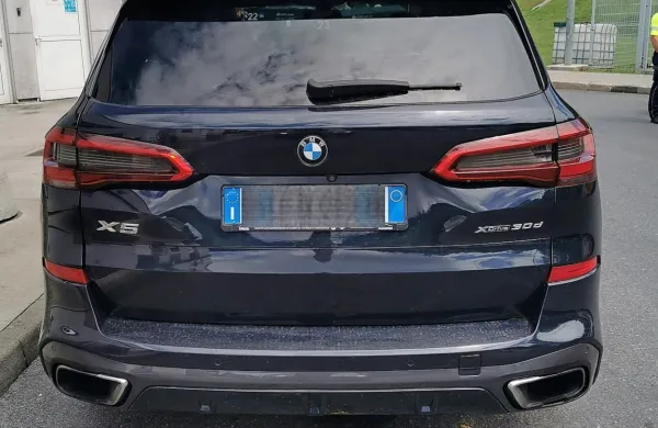 Za črnega BMW lepotca so policisti hitro ugotovili, da je ukraden...