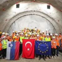 Na trasi drugega tira prebili prvi predor Mlinarji nad Osapsko dolino
