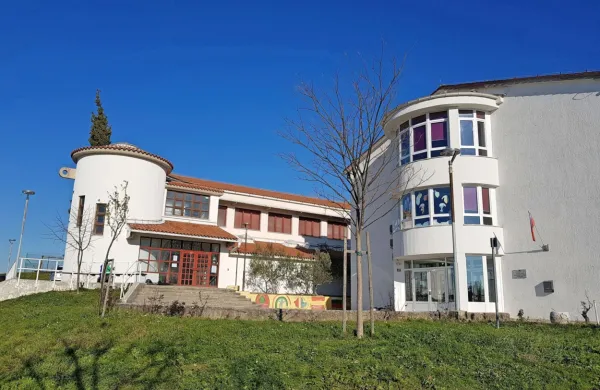 Analiza Nacionalnega inštituta za javno zdravje (NIJZ) je pokazala, 
da so vzrok za prebavne težave učencev Osnovne šole Ivana 
Babiča - Jagra v Marezigah nad Koprom norovirusi.