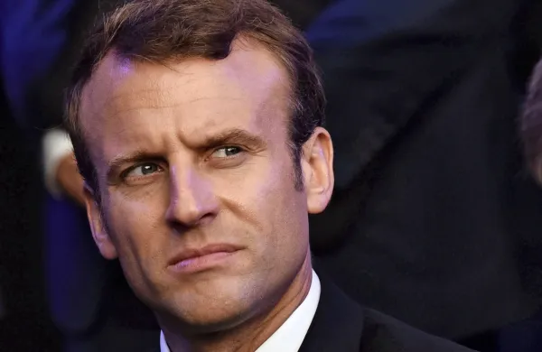 Odločilen bo drugi krog prihodnjo nedeljo, projekcije kažejo, da bi 
lahko Macron ostal brez absolutne večine.


