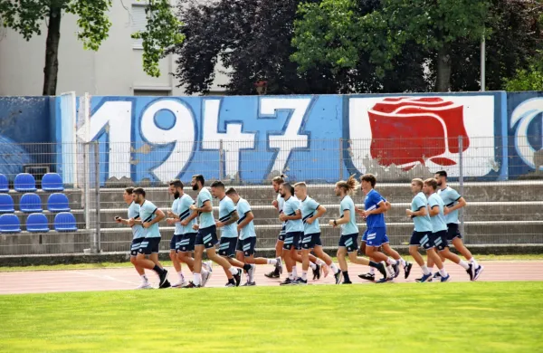 Nogometaši Gorice so včeraj na stadionu v športnem parku začeli 
priprave na novo sezono. 