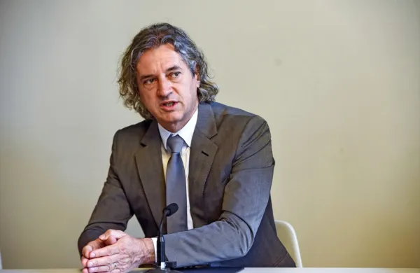 Premier Robert Golob