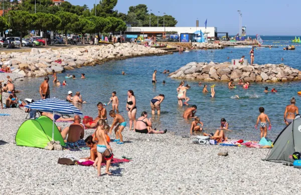 Na plaži v Žusterni je prišlo do ponovnega incidenta z romunskimi 
berači. 
