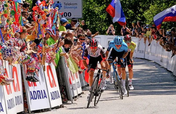 Utrinek z lanskega zaključka primorske etape dirke po Sloveniji na 
Sveti Gori.