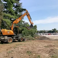 Začenja se gradnja Levjega gradu: ne bodo odstranili samo dreves, ampak tudi otro&scaron;ki igrali