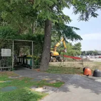 Začenja se gradnja Levjega gradu: ne bodo odstranili samo dreves, ampak tudi otro&scaron;ki igrali
