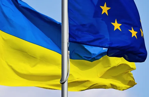 Komisija je danes predlagala, da se status kandidatke za članstvo 
v EU podeli Ukrajini in Moldaviji.
