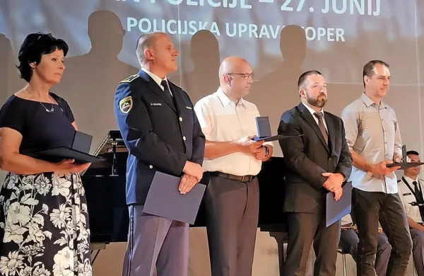  Ob prazniku policije so podelili 29 bronastih, 19 srebrnih in pet 
zlatih ščitov policije.