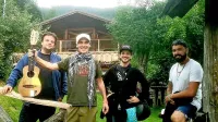 Eden izmed Andrejevih idolov je tudi špansko-francoski kantavtor 
Manu Chao.  